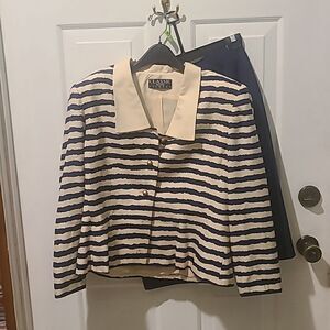 Classic suits Gillian Size 10  Silk Black and cream Colored 2 piece suit.